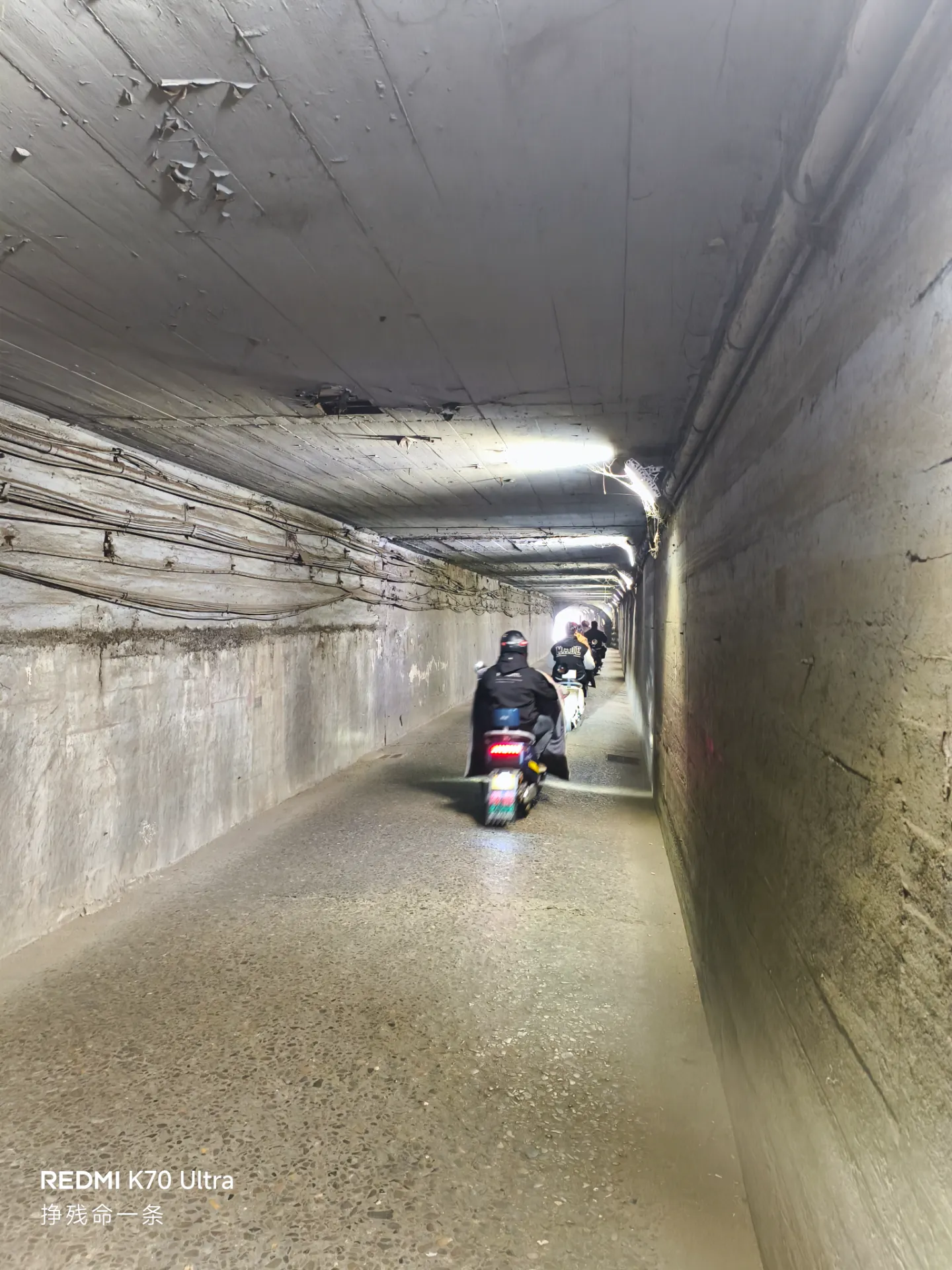 桥洞还挺长……