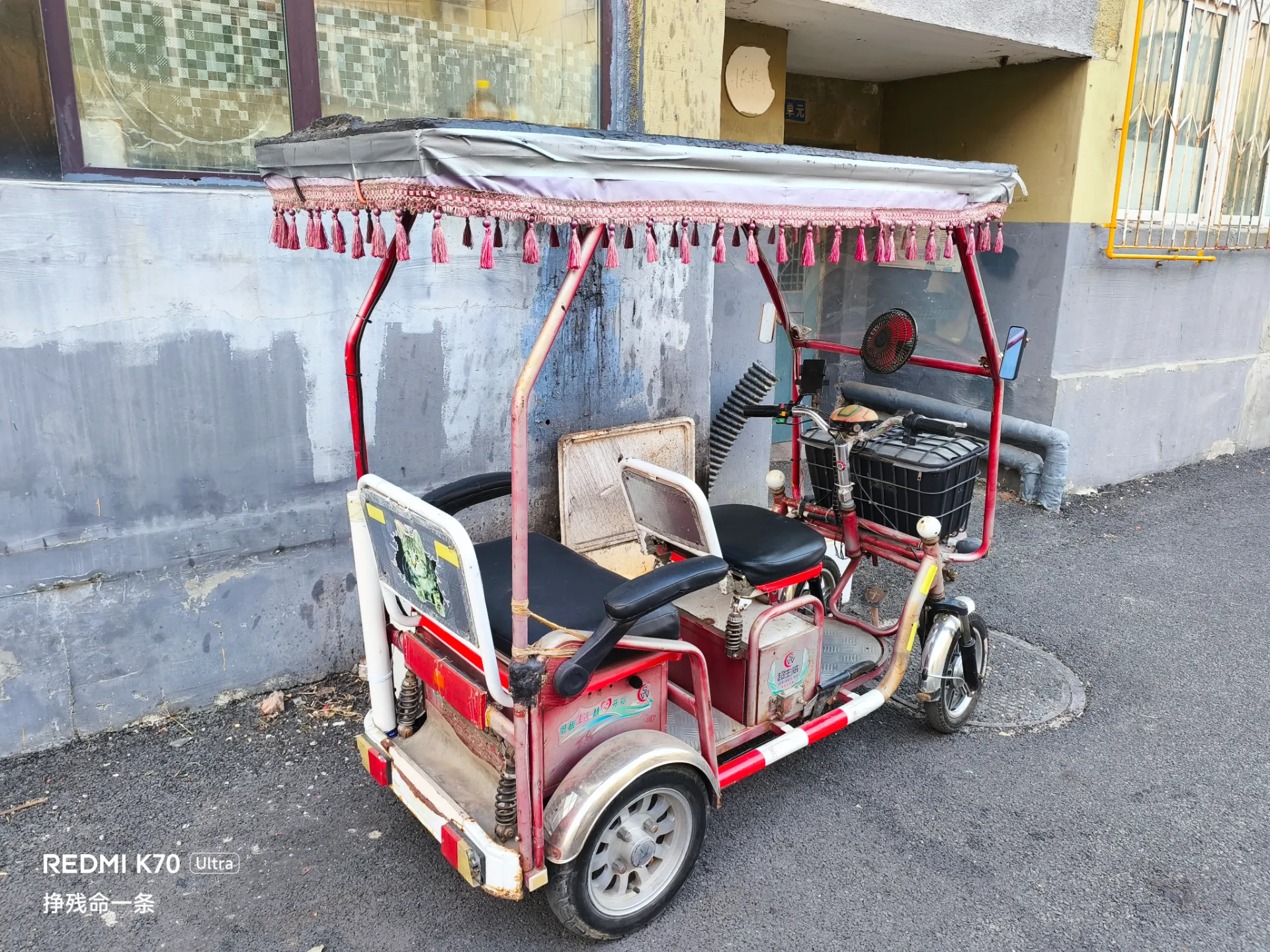 早上发现一个四轮老头乐