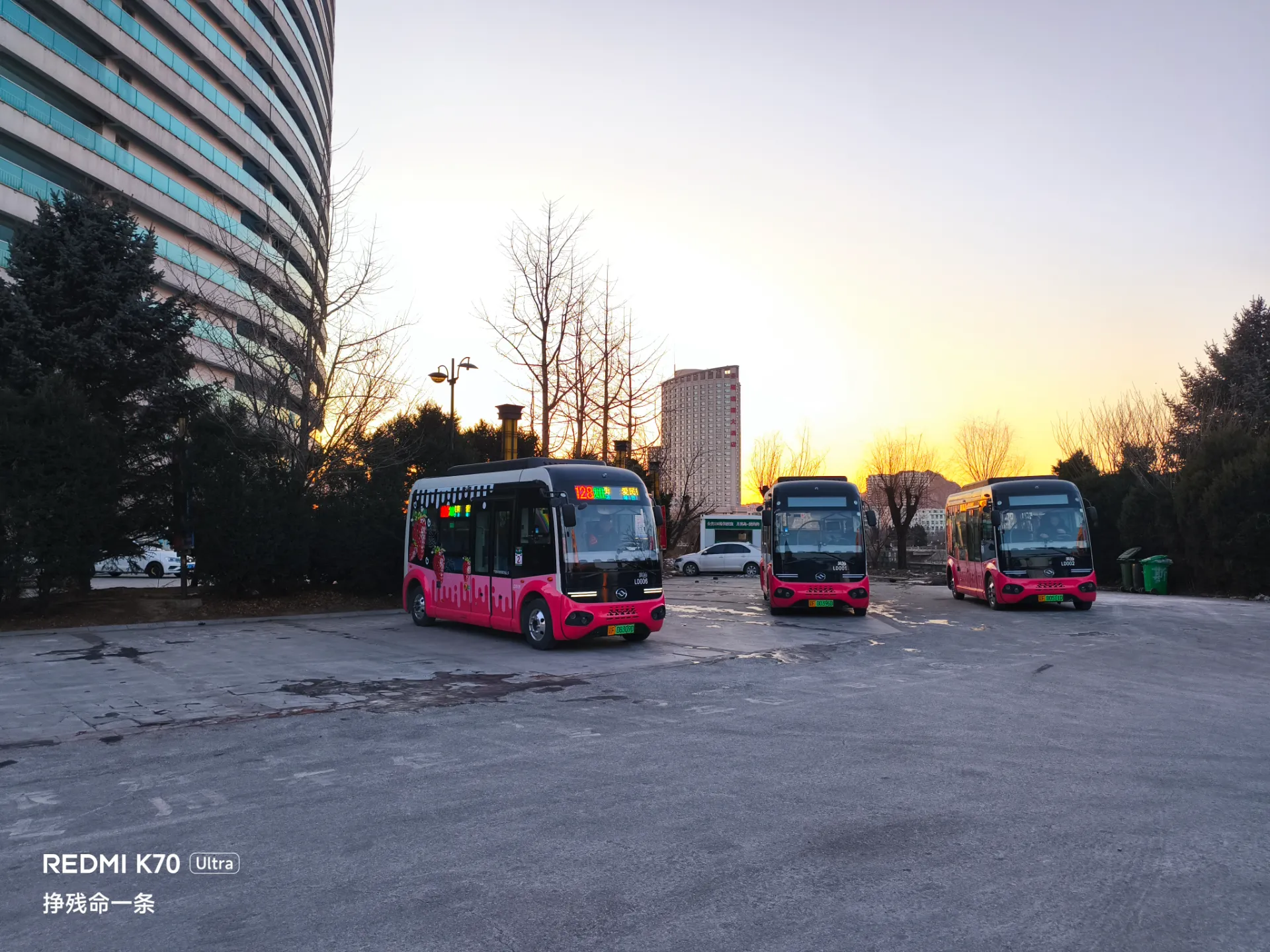 月亮岛128路公交站