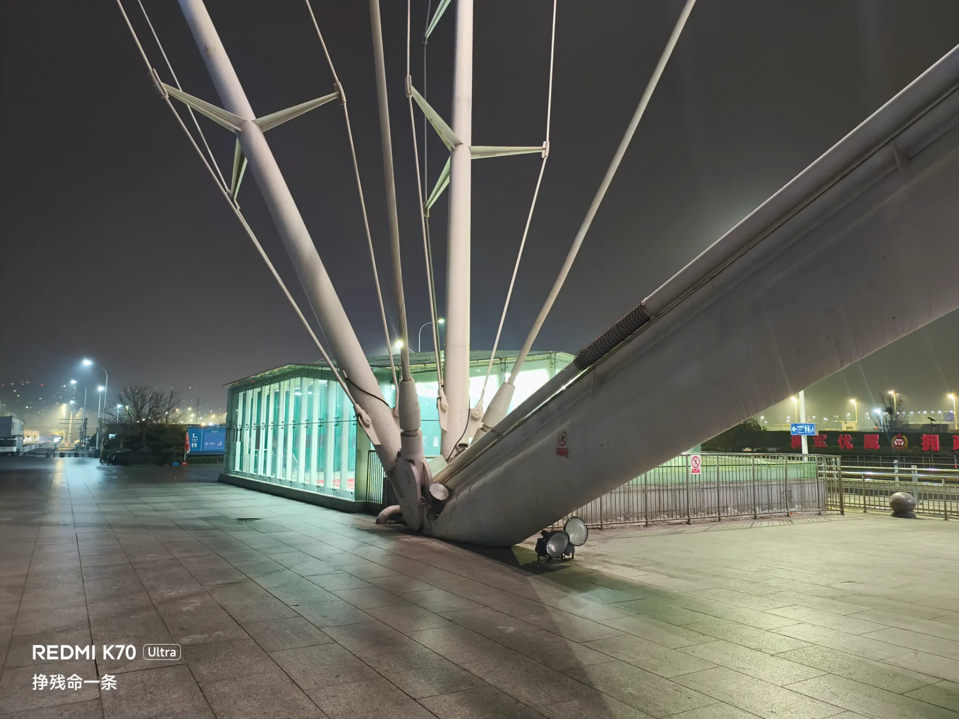 青岛北站外边好荒凉