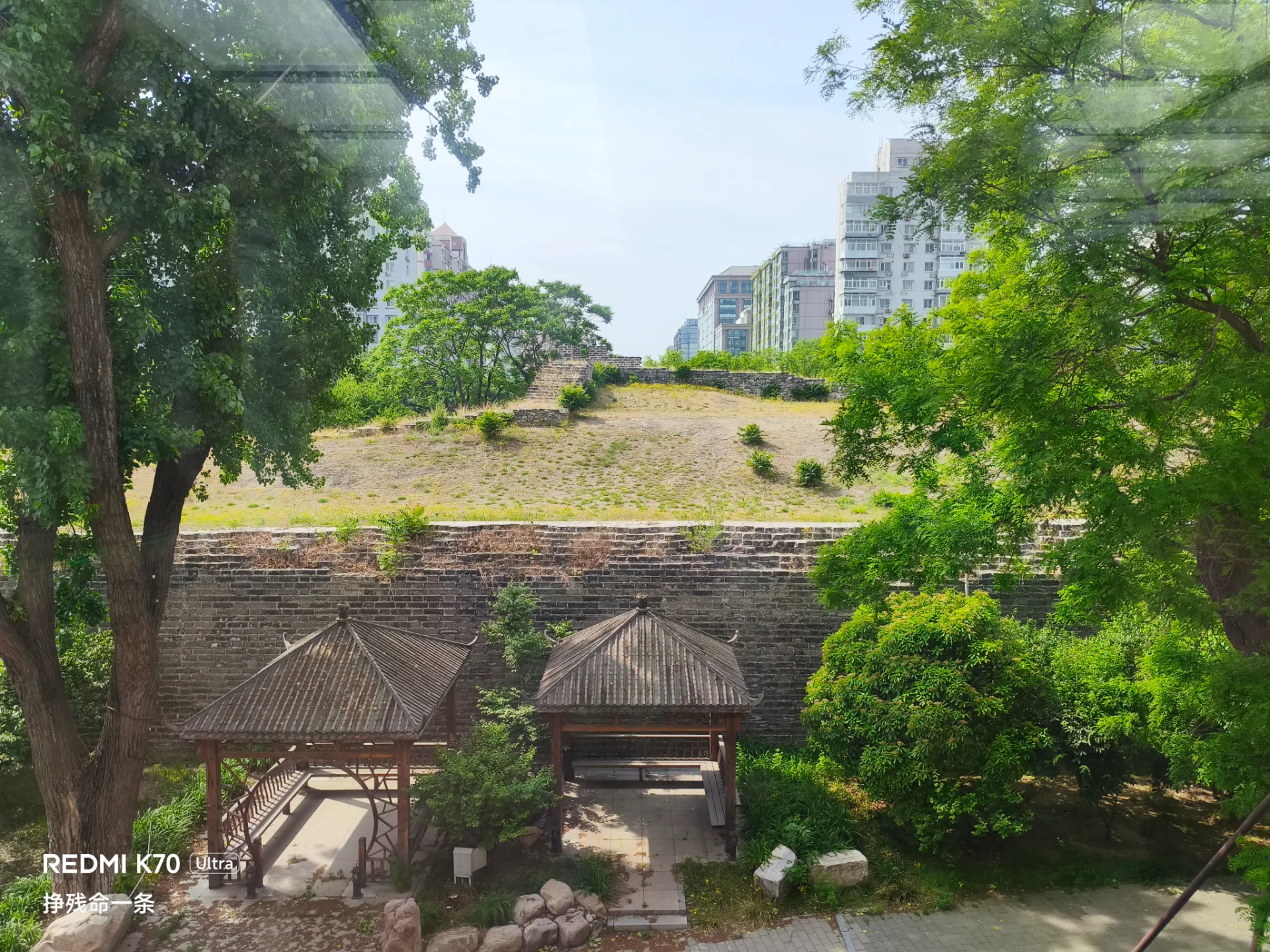 第一次从北京站里面看明城墙公园